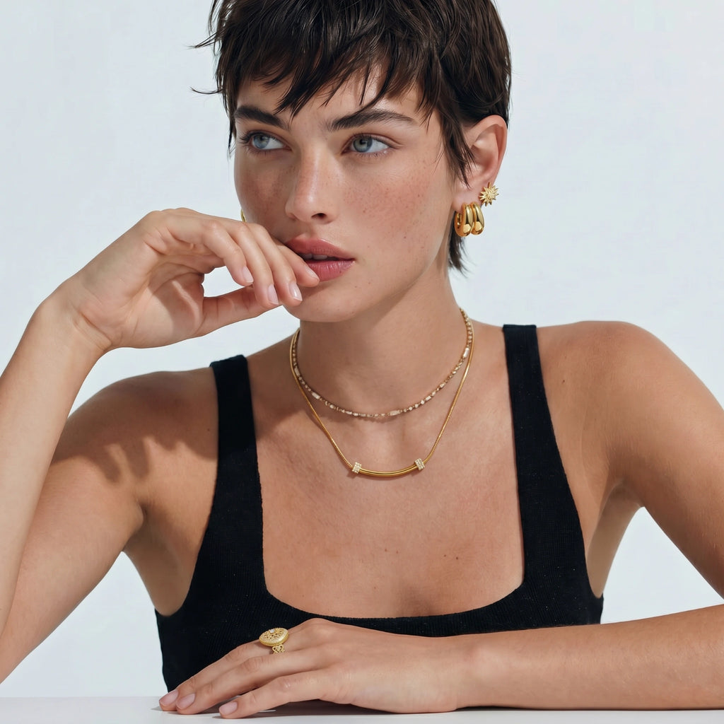 Curved Spark Bar Necklace