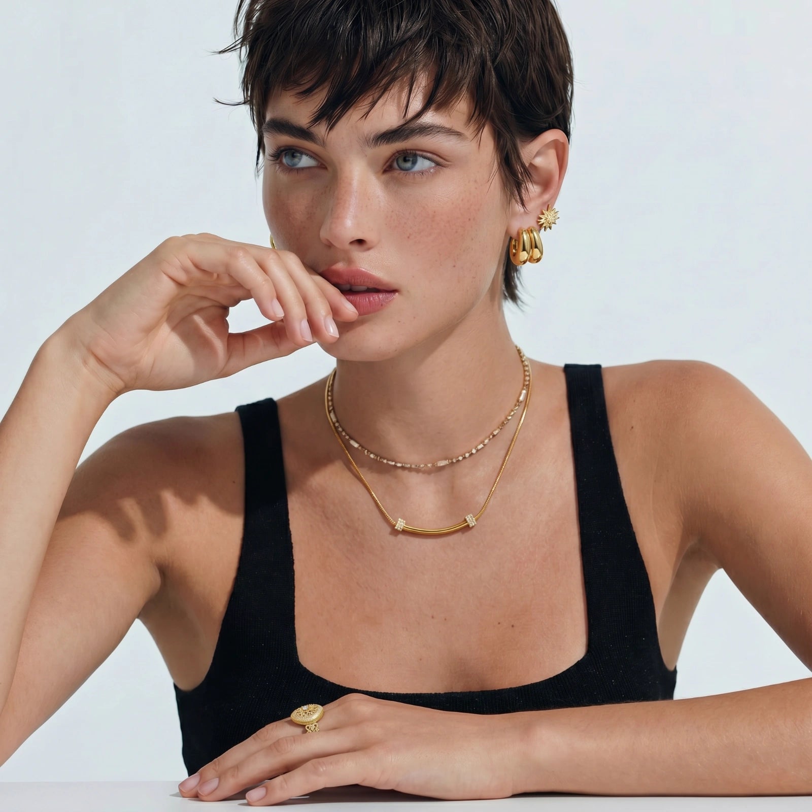 Curved Spark Bar Necklace