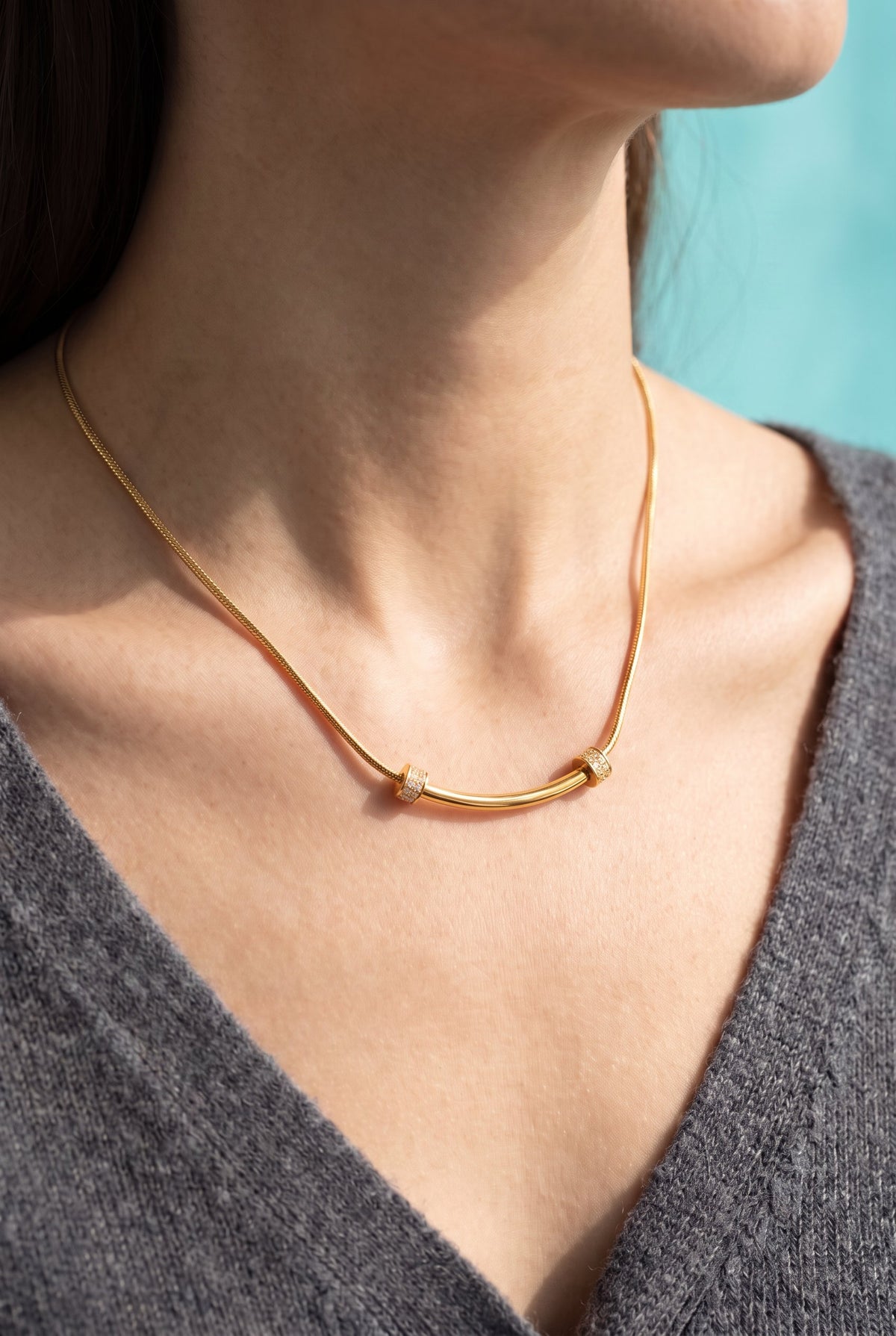 Curved Spark Bar Necklace