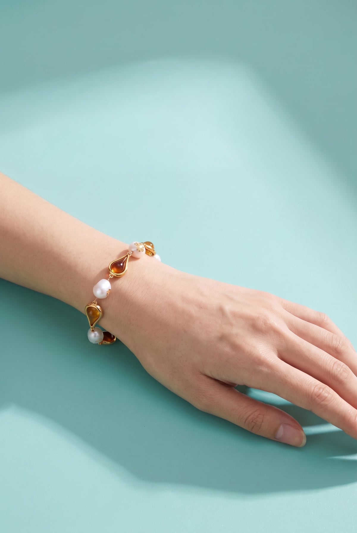 Golden Teardrop Bracelet