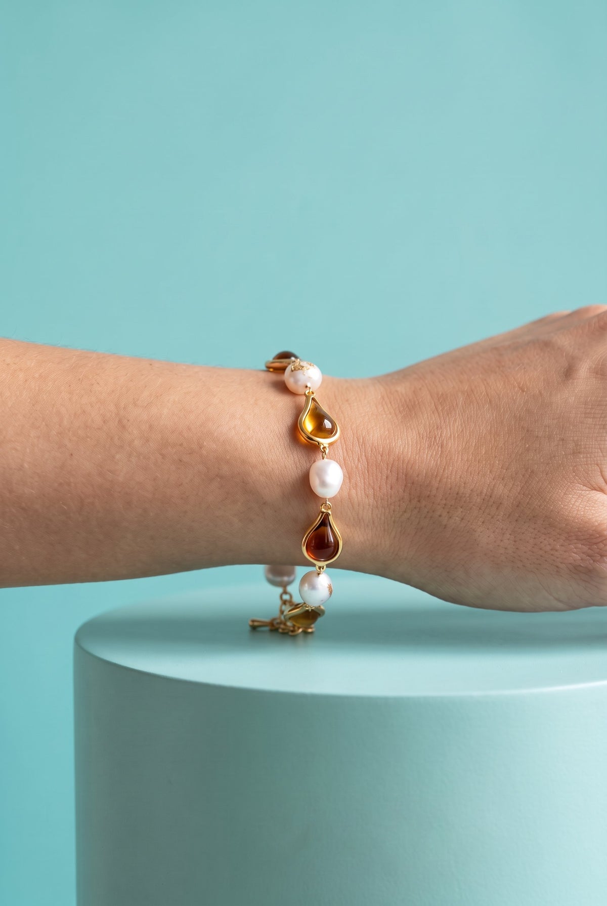 Golden Teardrop Bracelet