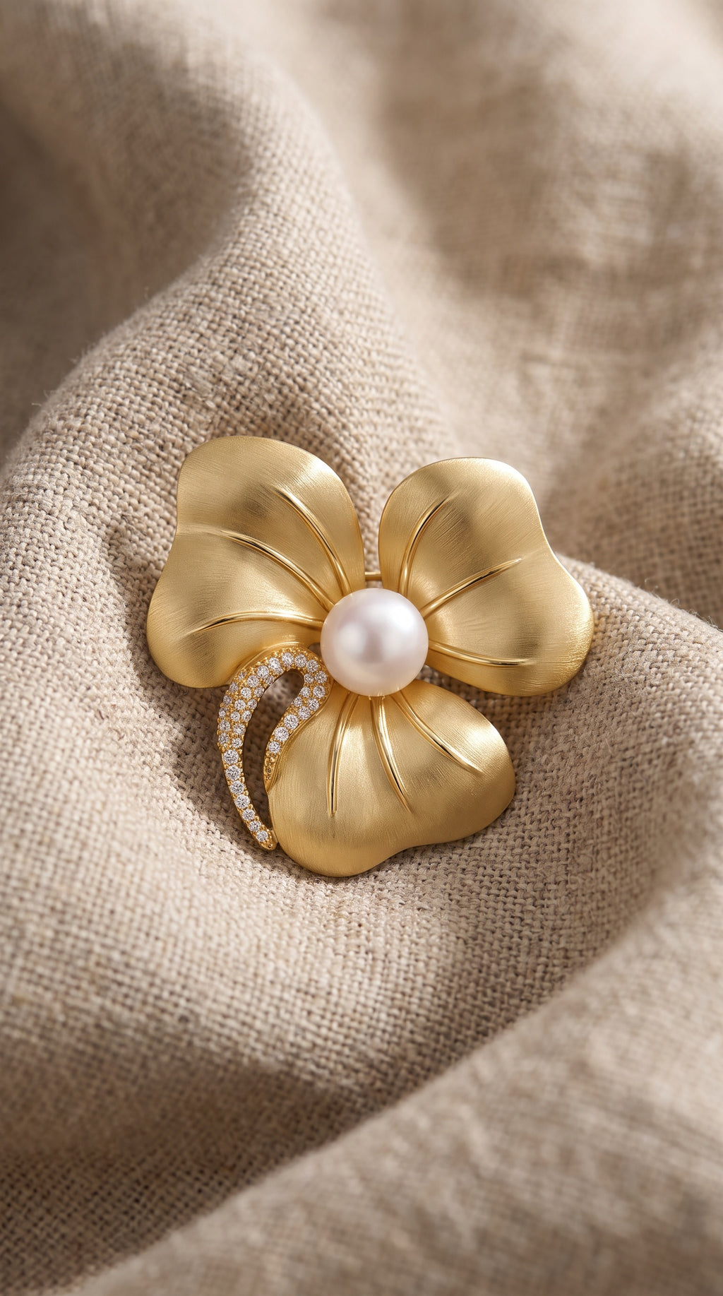 Golden Bloom Brooch – Gold-Plated Zirconia Flower Pin