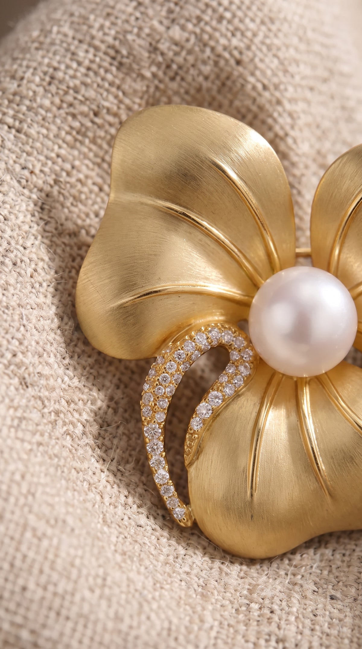 Golden Bloom Brooch – Gold-Plated Zirconia Flower Pin