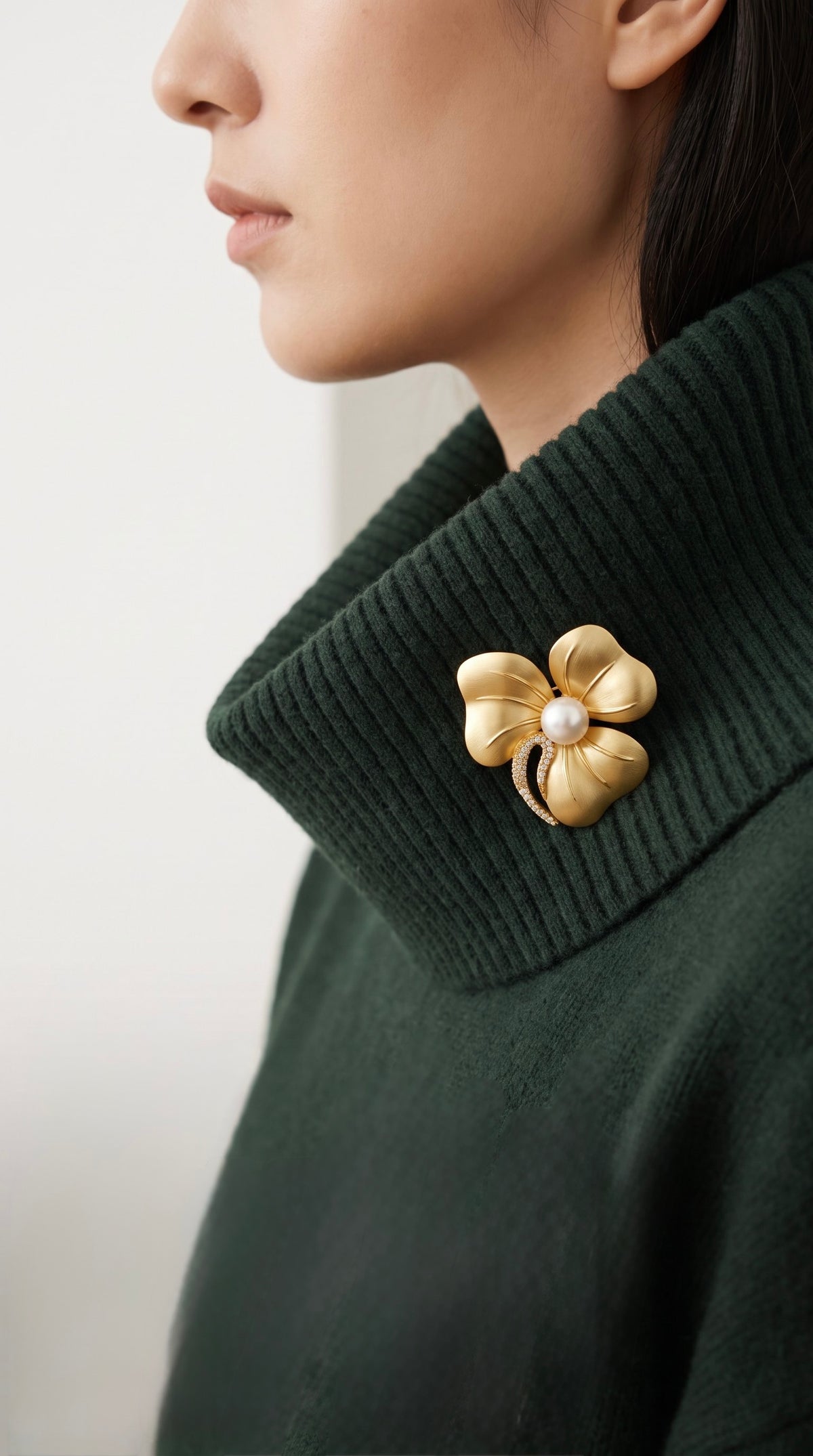 Golden Bloom Brooch – Gold-Plated Zirconia Flower Pin