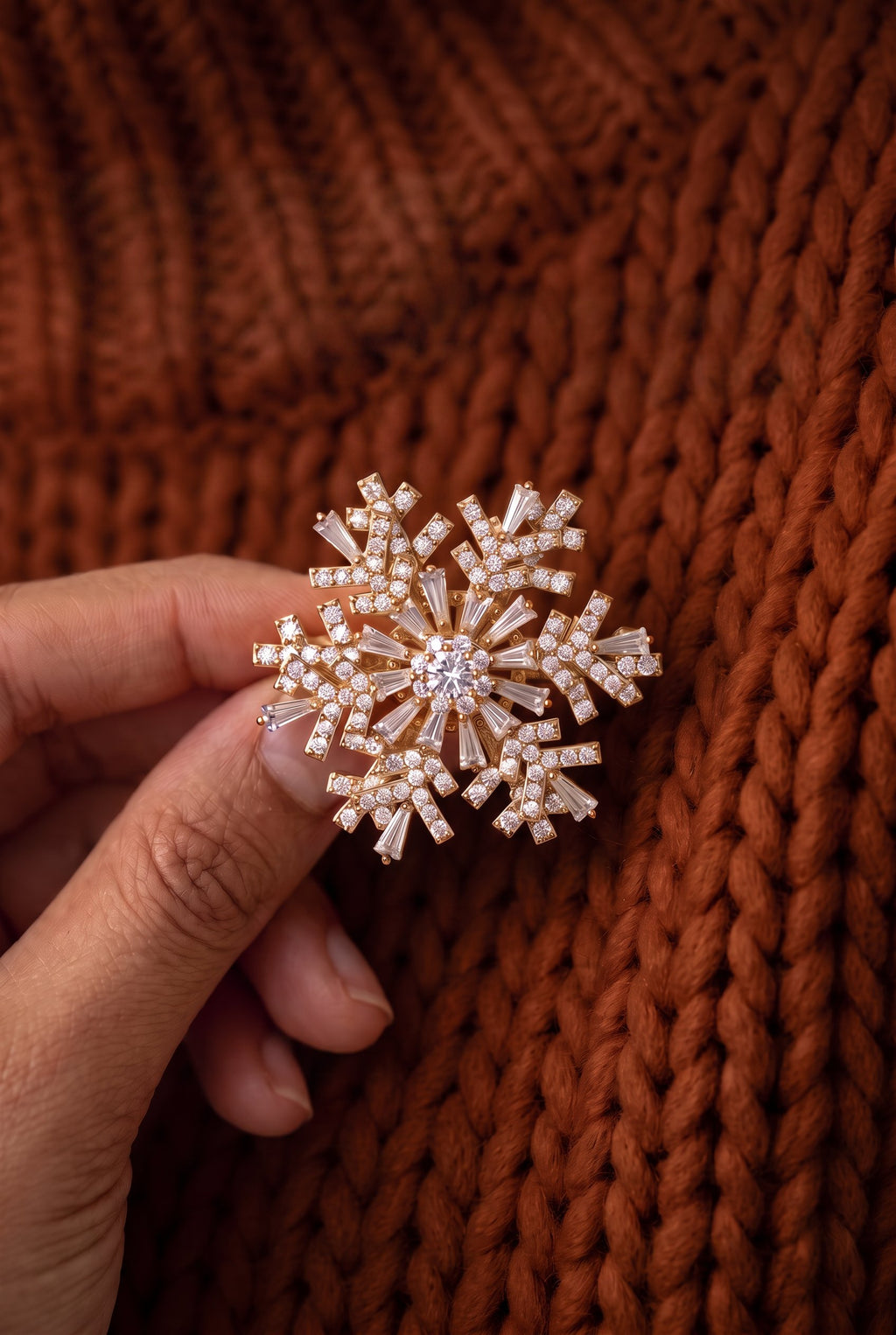 Winter Constellation Brooch – Gold-Plated Snowflake Pin with Zirconia