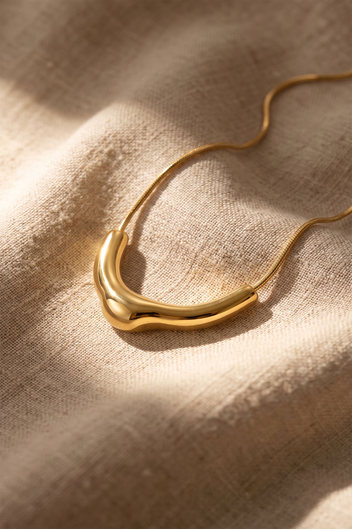Curve Statement Necklace | 18K Gold Plated Sterling Silver