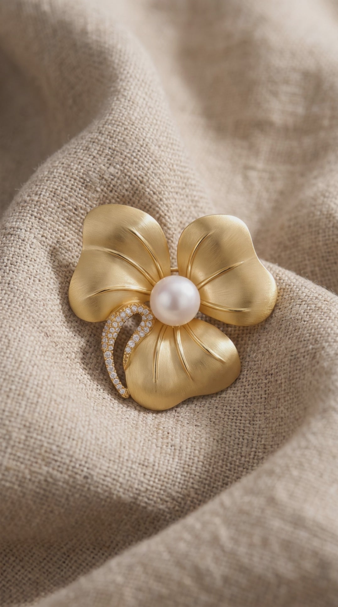 Golden Bloom Brooch – Gold-Plated Zirconia Flower Pin