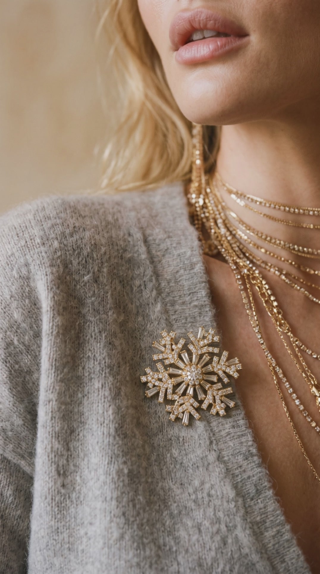 Winter Constellation Brooch – Gold-Plated Snowflake Pin with Zirconia