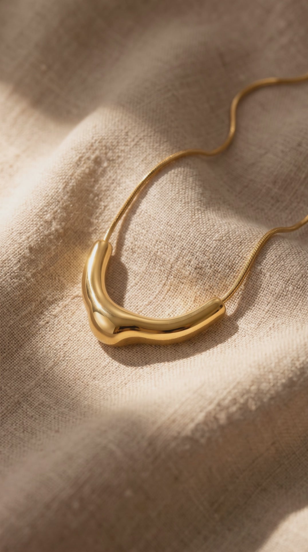 Curve Statement Necklace | 18K Gold Plated Sterling Silver