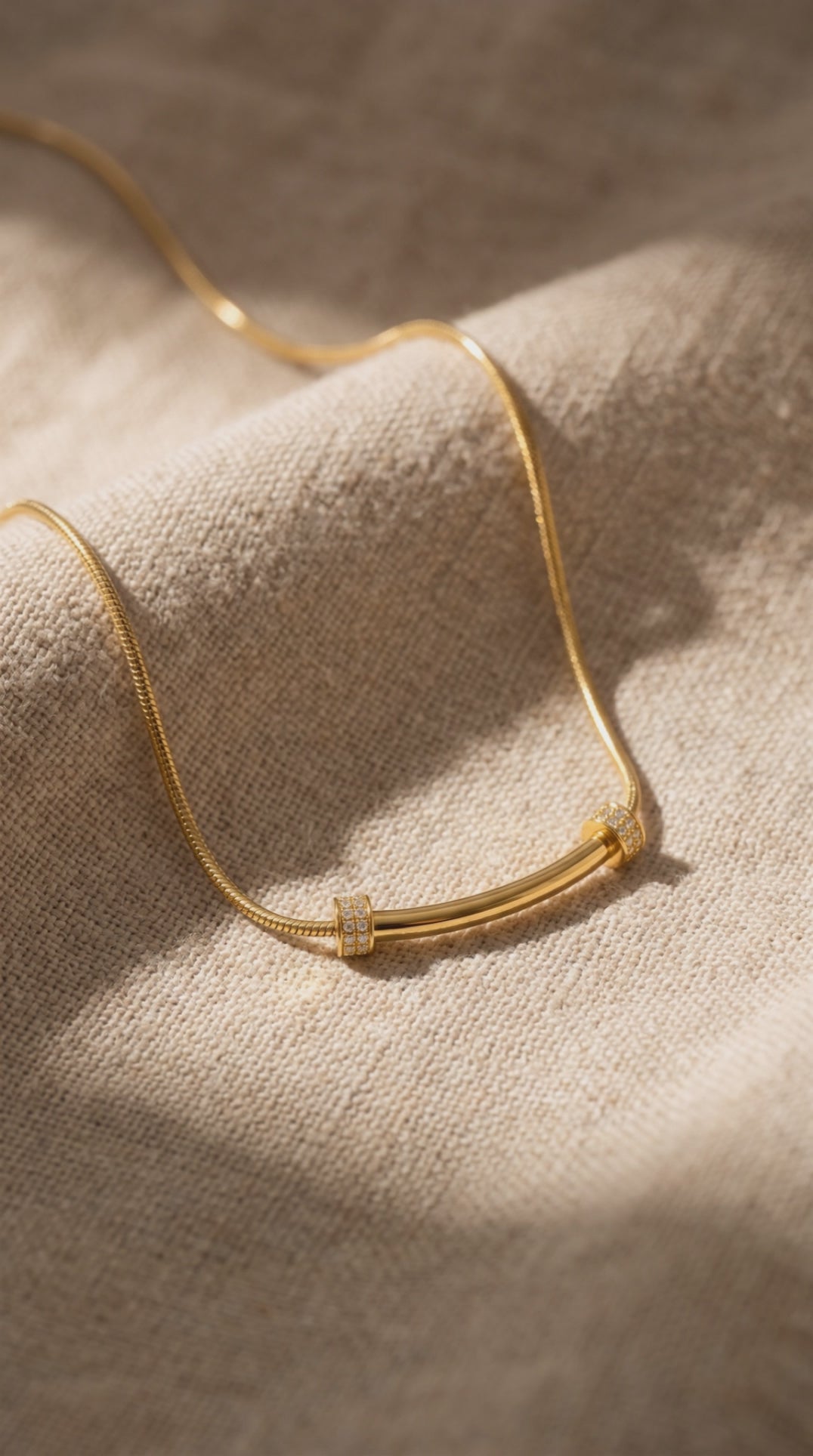 Curved Spark Bar Necklace | 18K Gold Plated Sterling Silver